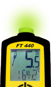 The FT 440 flashes a green light, which indicates that the oil has a good quality